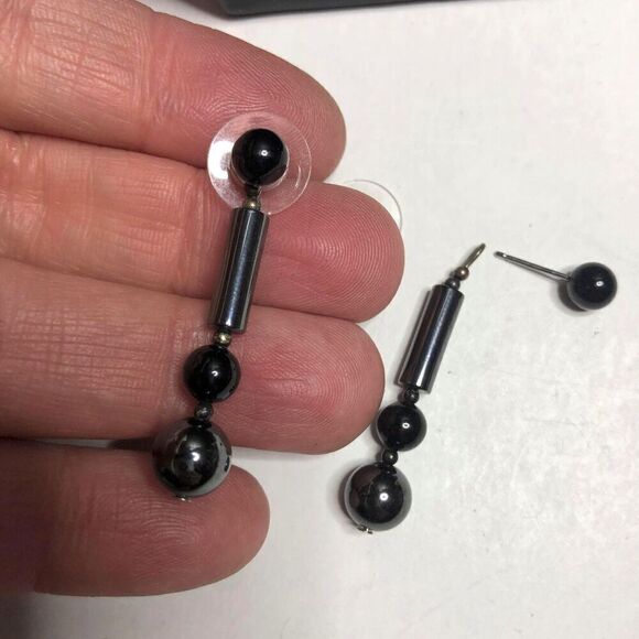 1654 Hematite lot of 2 necklaces and earrings 18" long - Picture 2 of 4